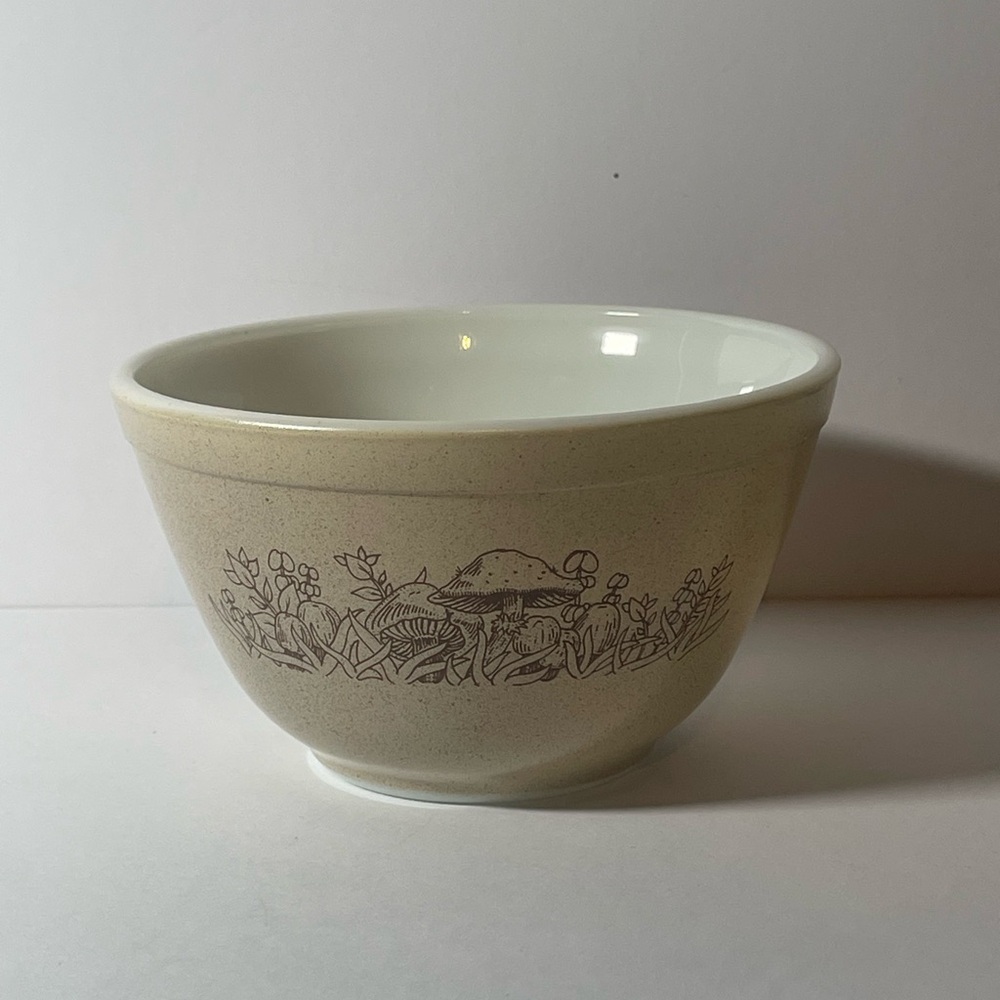 Pyrex Cream Ceramic Bowl with Nature Motif